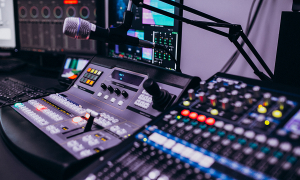 Proyecto de norma busca actualizar y unificar normativa de la TV y radio pública, así como establecer nuevas disposiciones para la autorización de la emisión, difusión y comunicación de obras audiovisuales