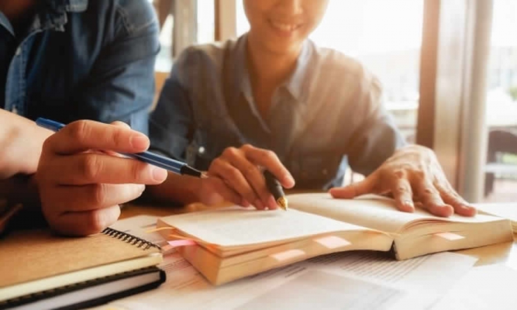 Informe de ponencia para primer debate al proyecto que garantiza el acceso a estudios de segunda lengua a bachilleres y profesionales graduados en las instituciones de educación públicas y privadas del país