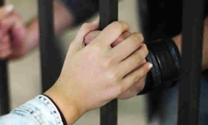 CE analizó el cobro de la cláusula penal pecuniaria pactada en un contrato de concesión suscrito entre Punch S.A. y la CNTV, cuya efectividad fue ordenada por ésta, en los Actos que confirmaron la caducidad del contrato y su liquidación unilateral