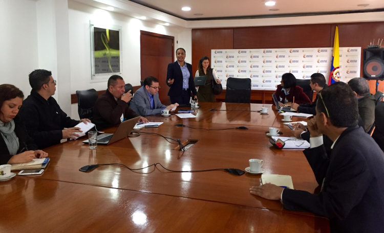 Gobierno fortalece mesa técnica para ampliar plantas de empleo y reducir contratos de servicios en el Estado