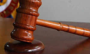 Corte reitera que la jurisdicción ordinaria civil es la competente para resolver conflictos sobre la imposición de servidumbre por servicios públicos domiciliarios, sin actos administrativos previos