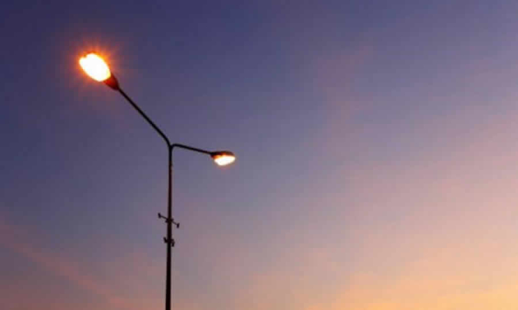 CREG indicó el procedimiento para el cambio de postes de luz que se encentran en mal estado