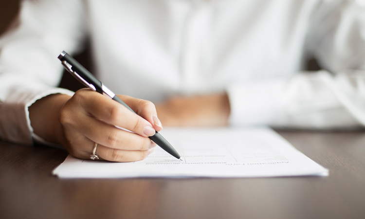 ¿Cuáles son las condiciones y regulaciones que deben cumplirse para la celebración de contratos con las ESAL y qué garantías son exigibles en el marco de estos contratos?: Colombia Compra