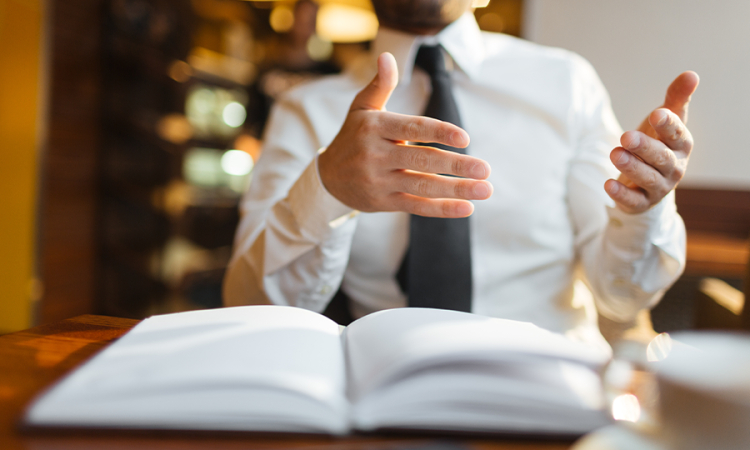 ¿En qué tipos de procesos de contratación resulta obligatorio pactar anticipo y, en cuáles de estos es exigible la constitución de un contrato de fiducia para la administración y giro de los recursos entregados?: Colombia Compra