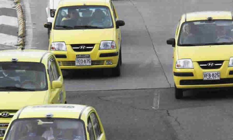 MinTransporte publicó el ABC del proceso de compensación de combustible para conductores de taxi