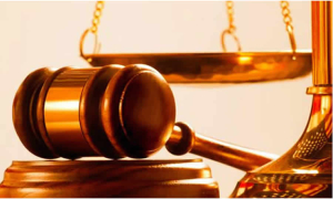 CE declaró infundado el recurso extraordinario de revisión contra una sentencia que negó demanda de reparación, como consecuencia de un accidente de tránsito provocado por falta de señalización de unos materiales de una obra pública